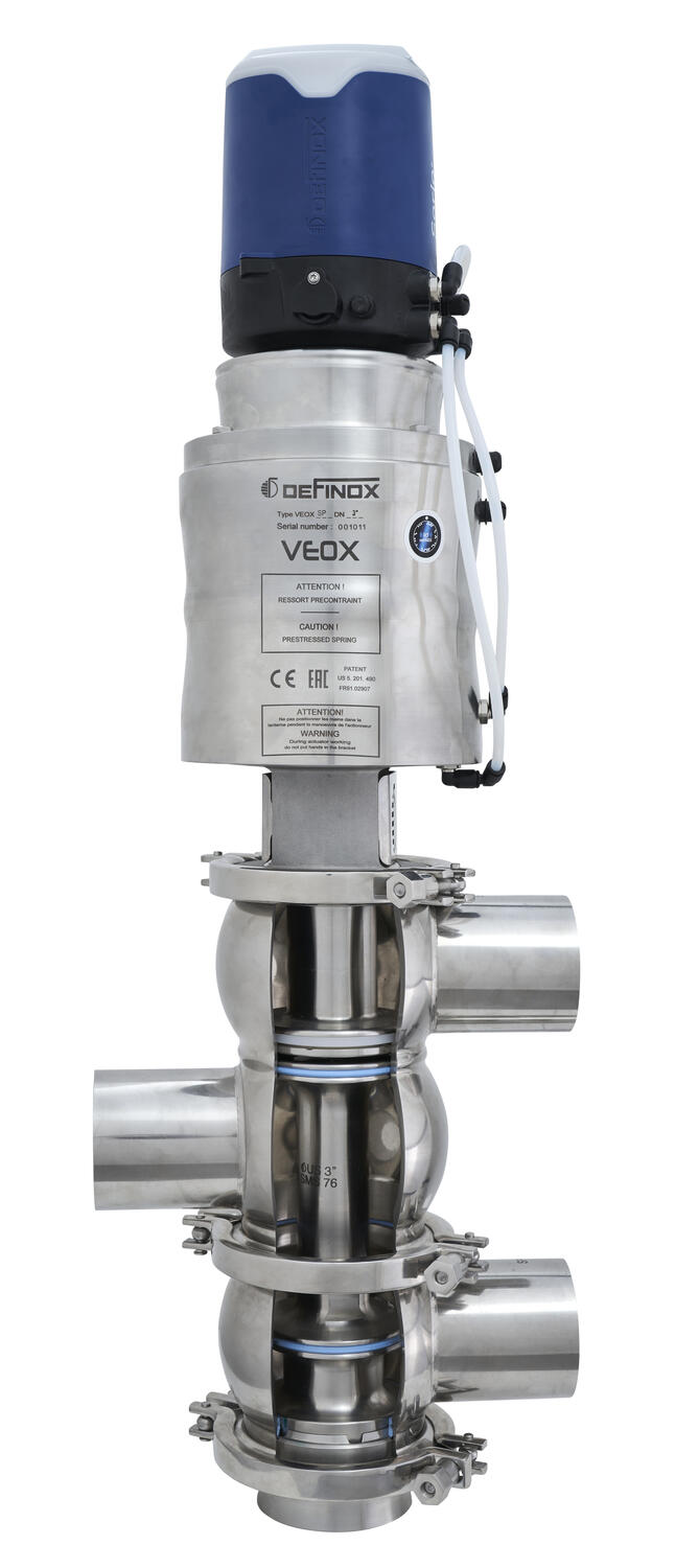 VEOX mixproof valve 3 bodies Sorio control top cable gland (face view).png